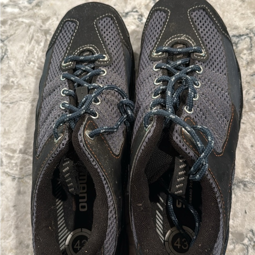 Shimano Men's Black and Gray Cycling Shoes